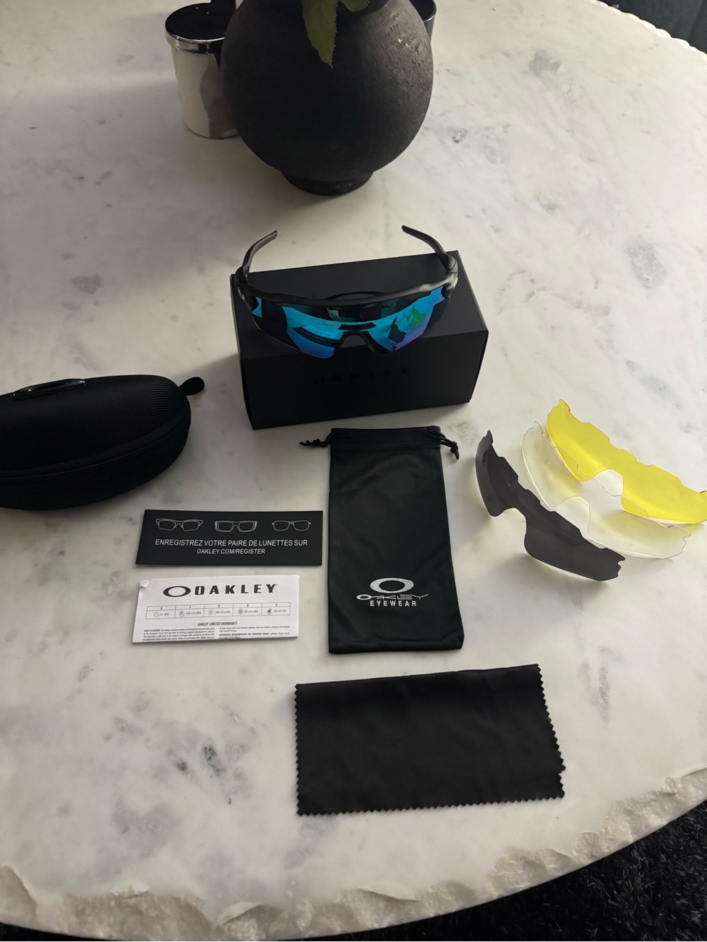 Oakley Radar EV Sunglasses with Blue Mirrored Lens + 3 Extra lens - Picture 4 of 8